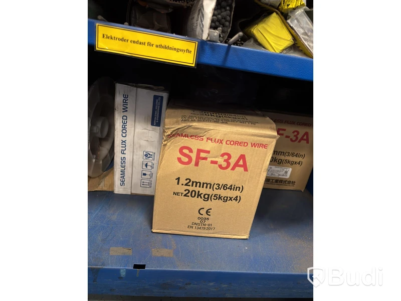Verkstadsskåp med diverse tillbehör
