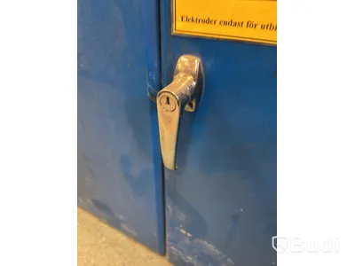 Verkstadsskåp med diverse tillbehör