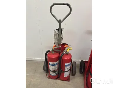 Parti med brandsläckare och vagn