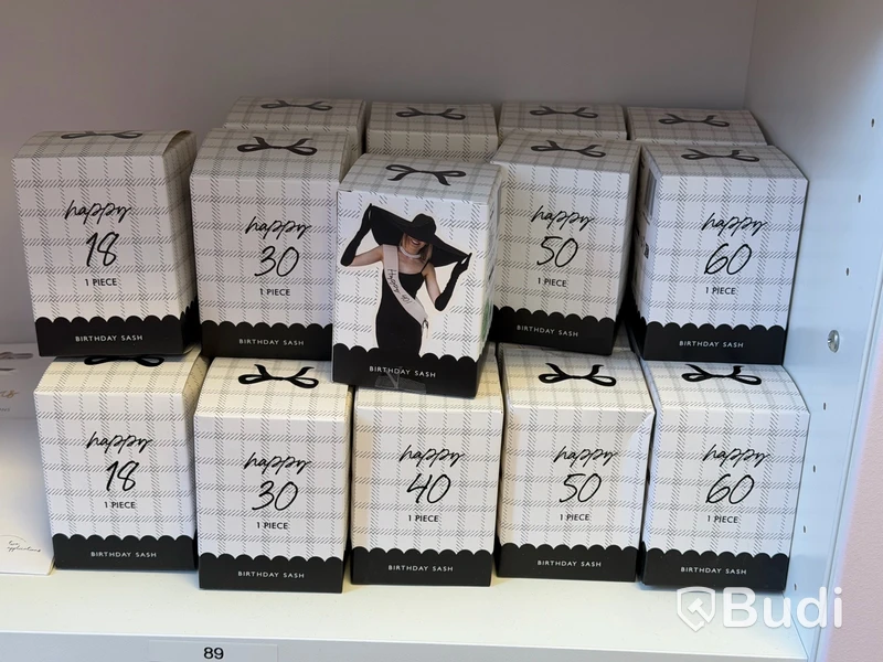 Komplett Event- & partybutik - stort lager samt butiksinredning