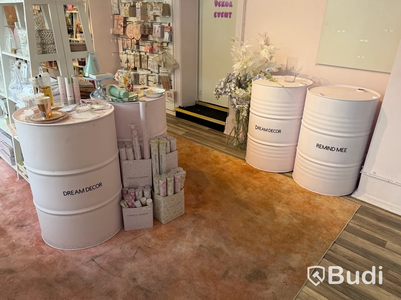 Komplett Event- & partybutik - stort lager samt butiksinredning