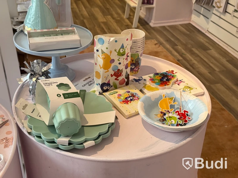 Komplett Event- & partybutik - stort lager samt butiksinredning