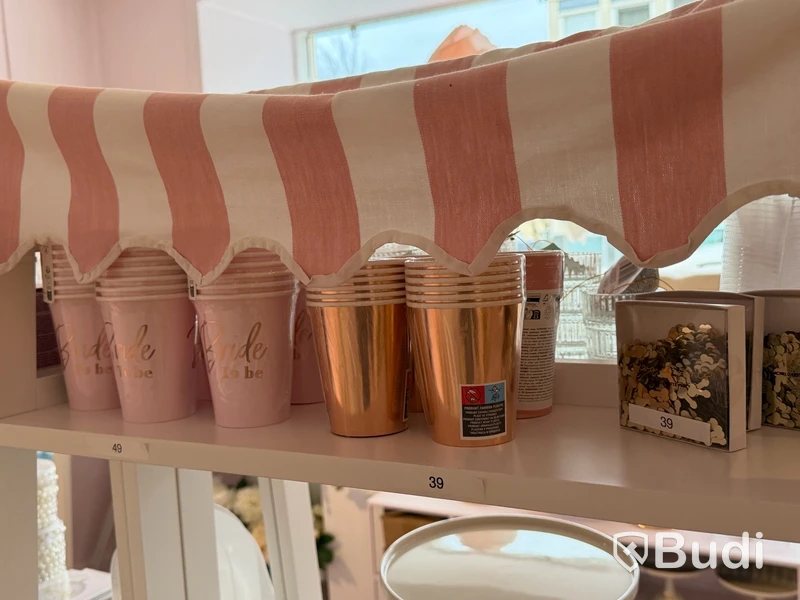 Komplett Event- & partybutik - stort lager samt butiksinredning