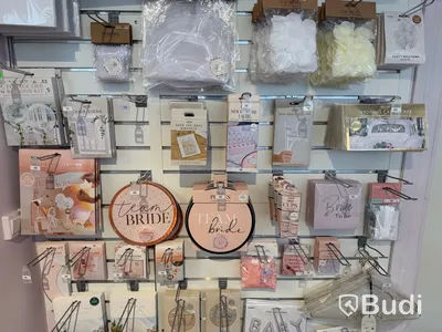 Komplett Event- & partybutik - stort lager samt butiksinredning