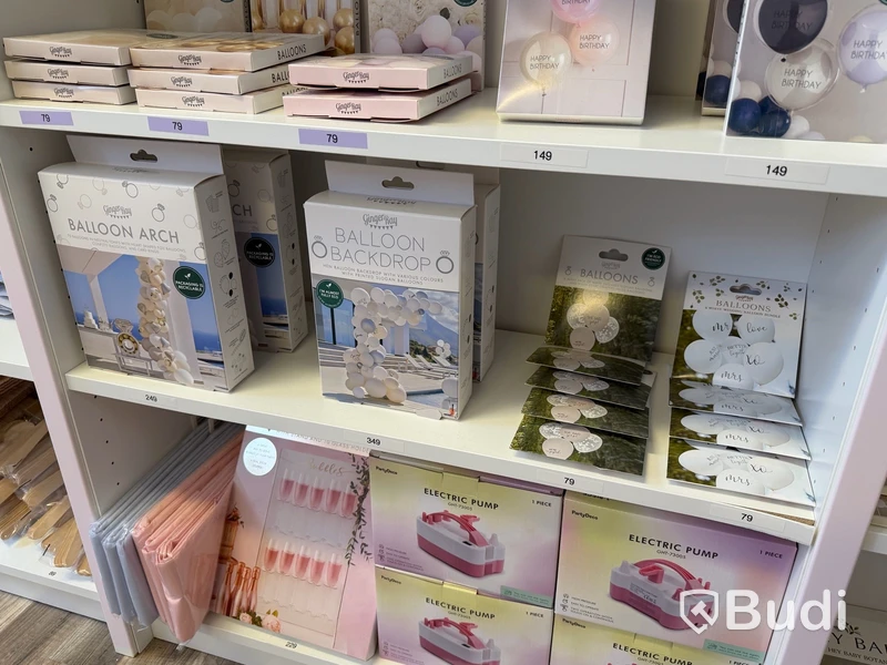Komplett Event- & partybutik - stort lager samt butiksinredning