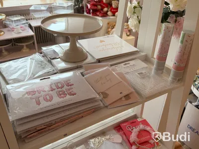 Komplett Event- & partybutik - stort lager samt butiksinredning