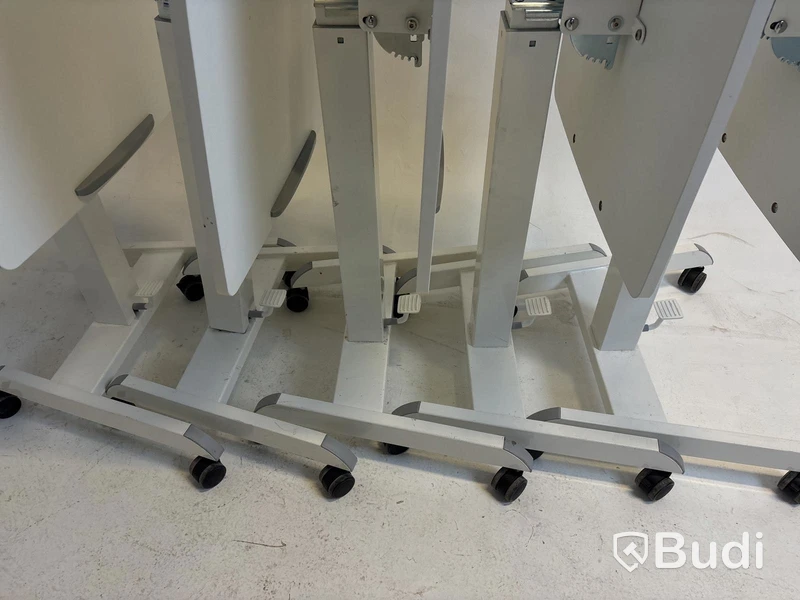 5 bar tables, folding, on casters.