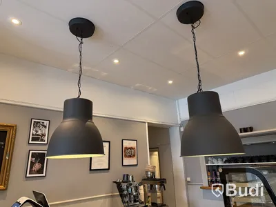 Cafémöbler, belysningar m.m. (Stort parti)