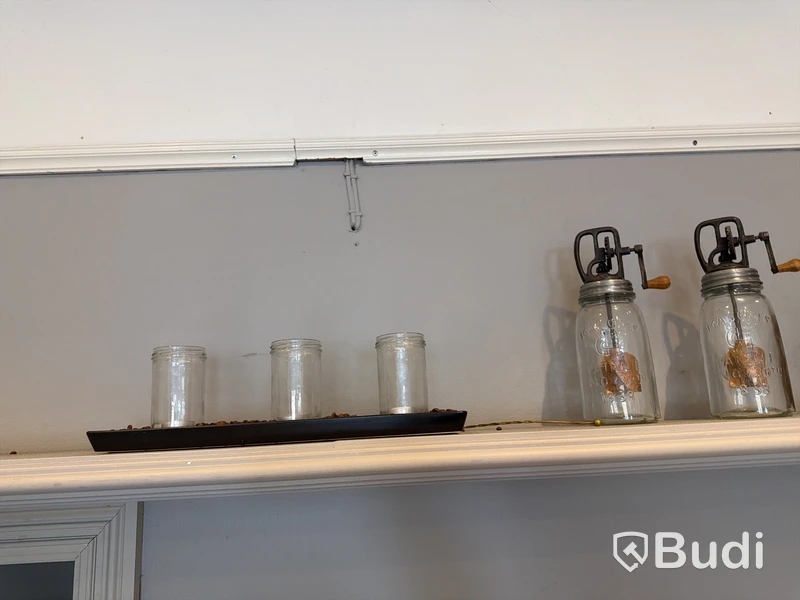 Cafémöbler, belysningar m.m. (Stort parti)