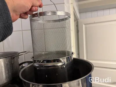Kastruller, hyllor m.m.