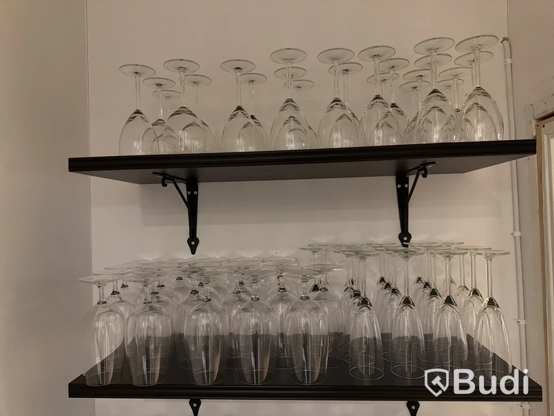 Porslin, glas, bestick, vagnar m.m. Stort parti