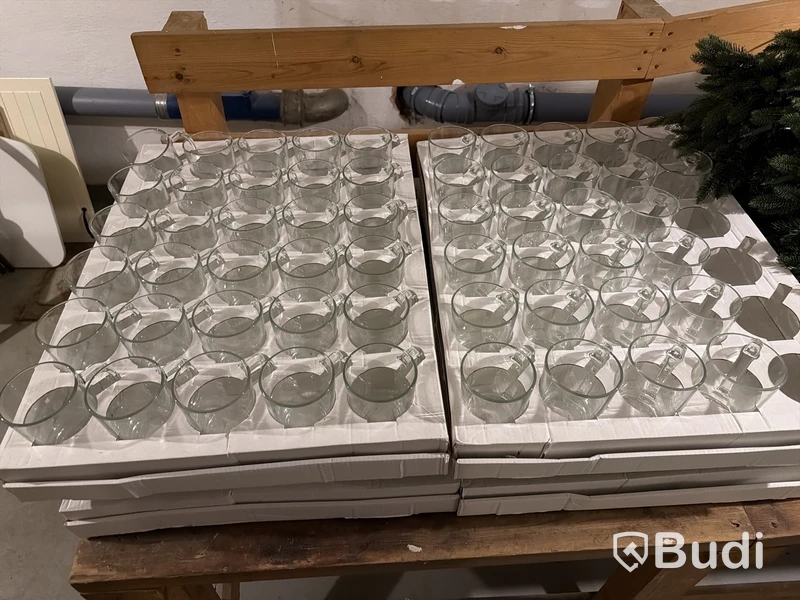 Porslin, glas, bestick, vagnar m.m. Stort parti