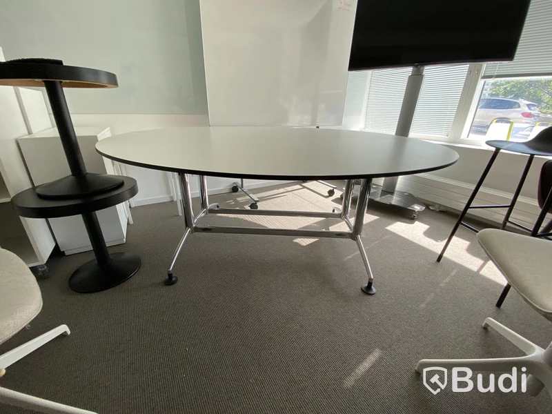 Konferensbord 1800mm Vit Svart list  krom