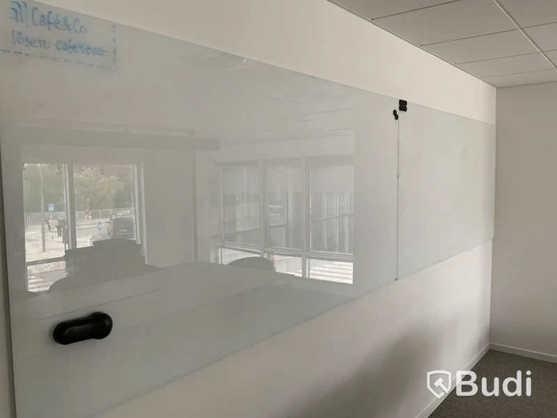2st whiteboards i glas 2x1m per whiteboard