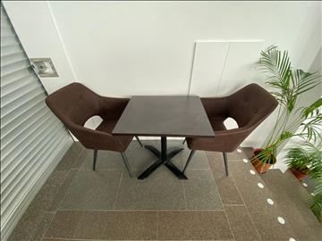 2st bruna stolar samt 1st fällbart cafebord 70x60cm