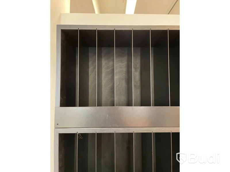 Vägghängda hyllor med små fack 4 st