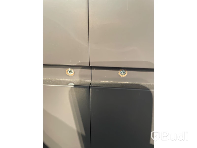 Väggmonterad butikshylla