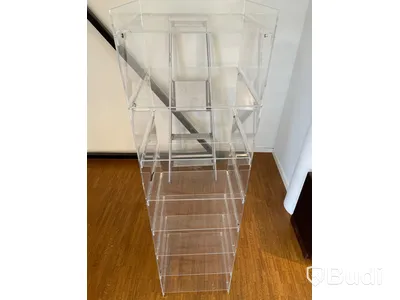 Hylla i plexiglas