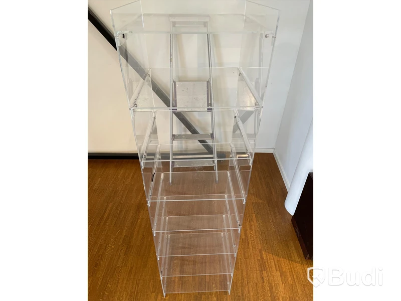 Hylla i plexiglas