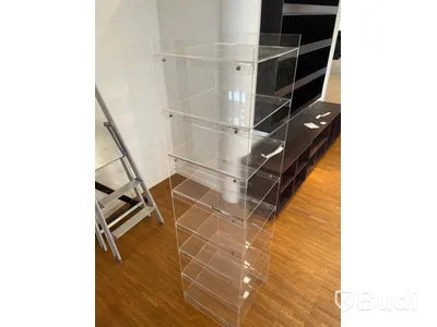 Hylla i plexiglas