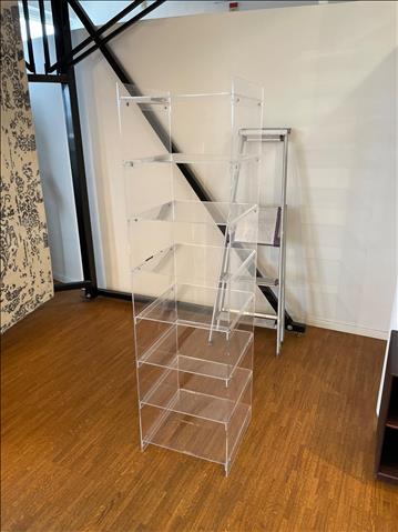 Hylla i plexiglas 