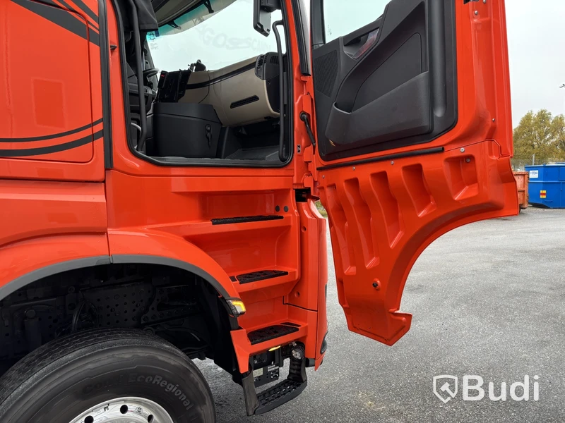 Tridemväxlare Mercedes-Benz Arocs 3758 -2023 | JOAB 24 ton | Plogutrustad