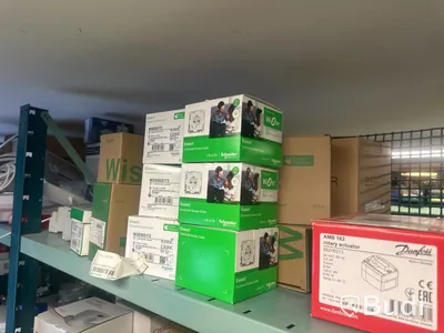 Stort lager ifrån väletablerad Elfirma i Konkurs - säljs i ett utrop.