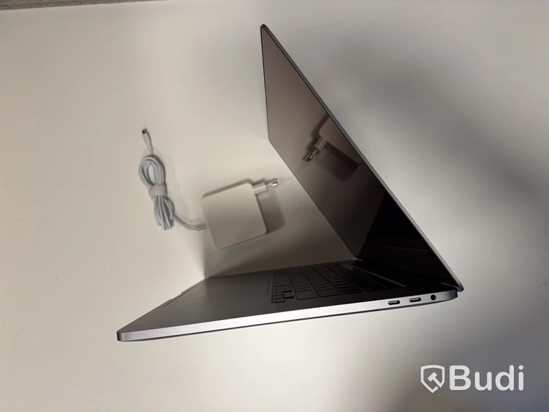 Macbook Pro 16" i7 2019 32/512GB med engelskt tangentbord