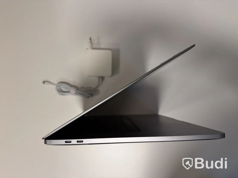 Macbook Pro 16" i7 2019 32/512GB med engelskt tangentbord