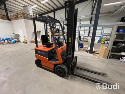 Eltruck Toyota 5FBE15 med laddare och gaffelförlängare