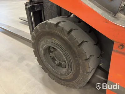 Eltruck Toyota 5FBE15 med laddare och gaffelförlängare