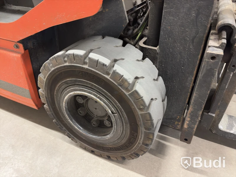 Eltruck Toyota 5FBE15 med laddare och gaffelförlängare