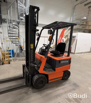 Eltruck Toyota 5FBE15 med laddare och gaffelförlängare