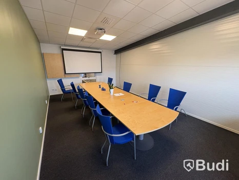 Konferensmöbler Kinnarps inkl, projektor och duk