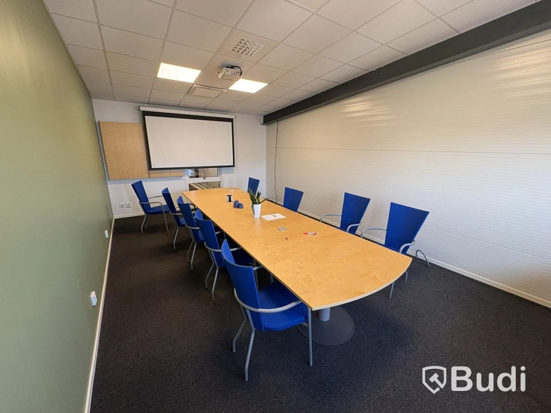 Konferensmöbler Kinnarps inkl, projektor och duk