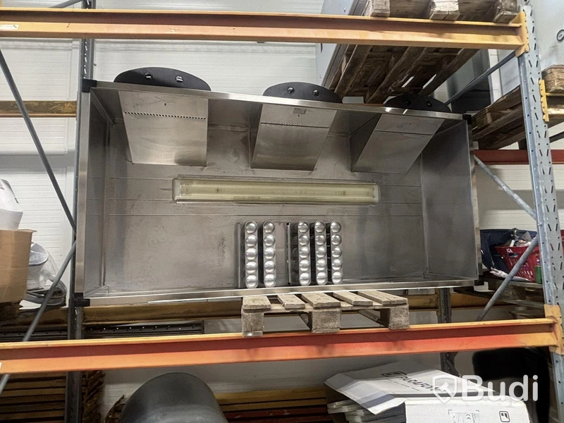 Pallet racking with ventilation parts, assorted items
