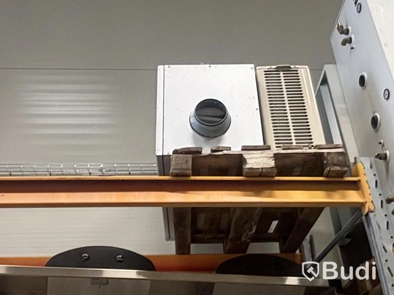 Pallet racking with ventilation parts, assorted items