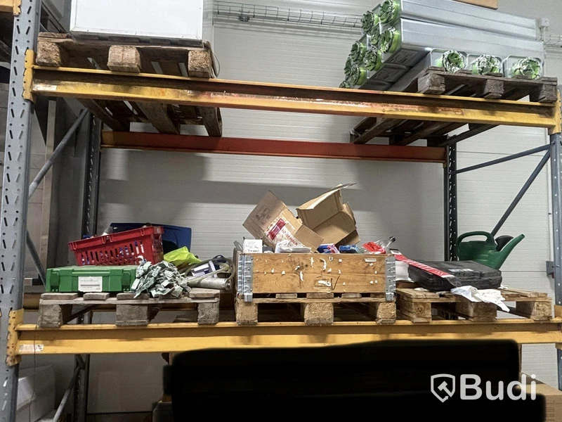 Pallet racking with ventilation parts, assorted items