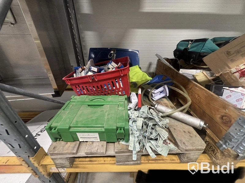 Pallet racking with ventilation parts, assorted items