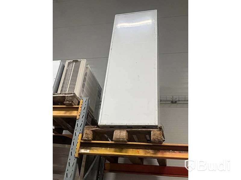 Pallet racking with ventilation parts, assorted items