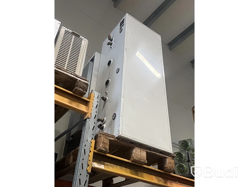 Pallet racking with ventilation parts, assorted items