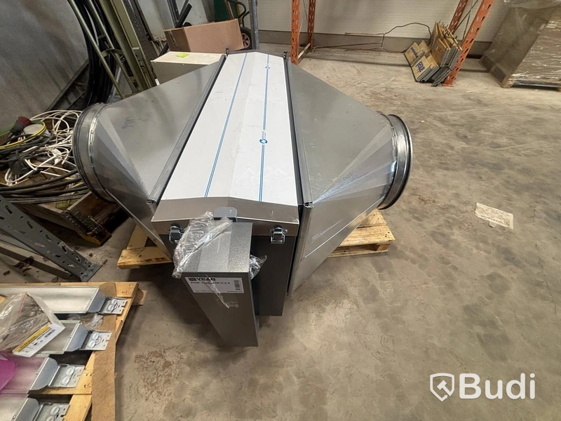Pallet racking with ventilation parts, assorted items