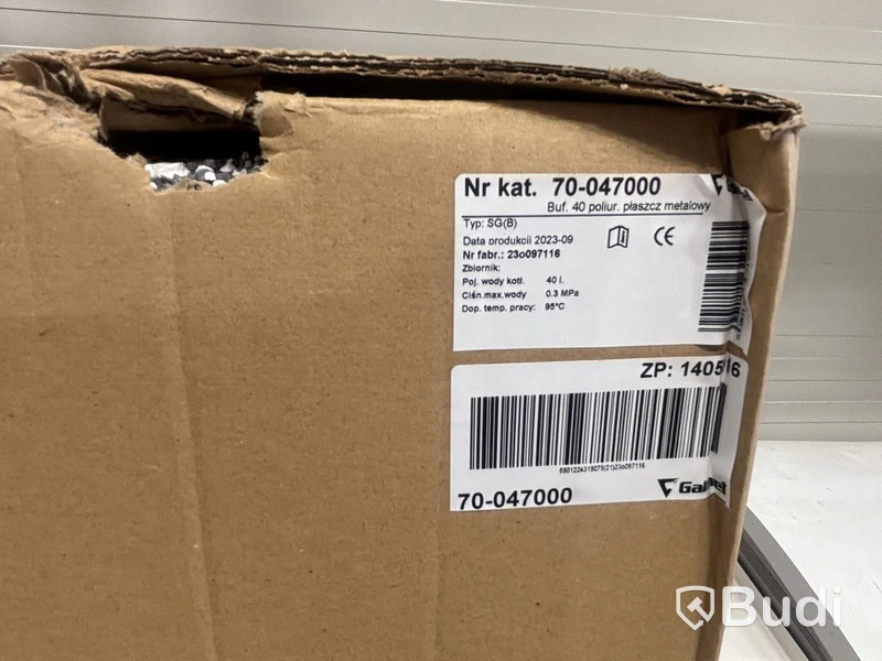 Pallet racking with ventilation parts, assorted items