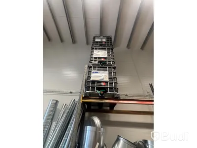 Pallet racking with ventilation parts, assorted items