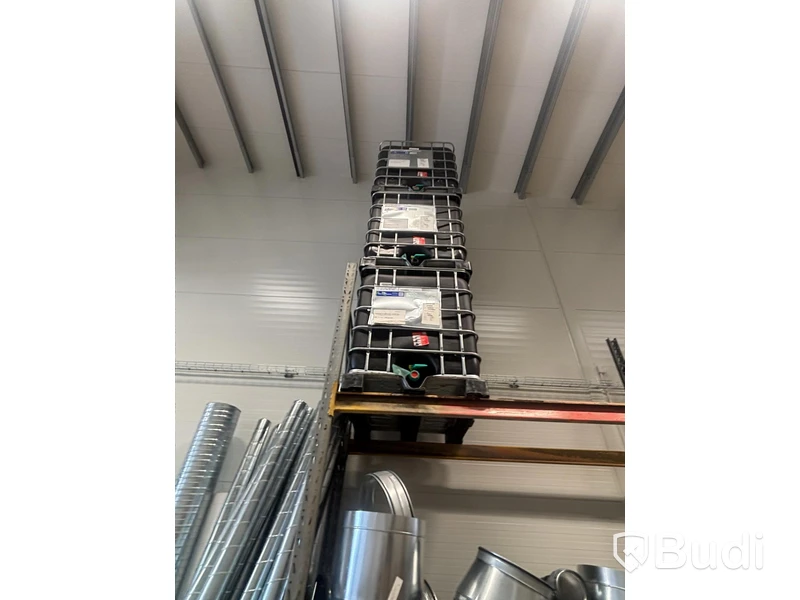 Pallet racking with ventilation parts, assorted items
