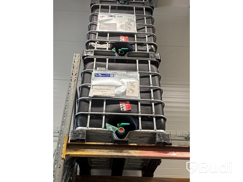 Pallet racking with ventilation parts, assorted items