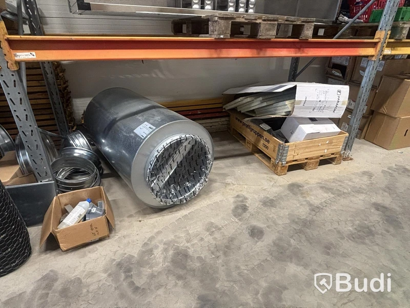 Pallet racking with ventilation parts, assorted items