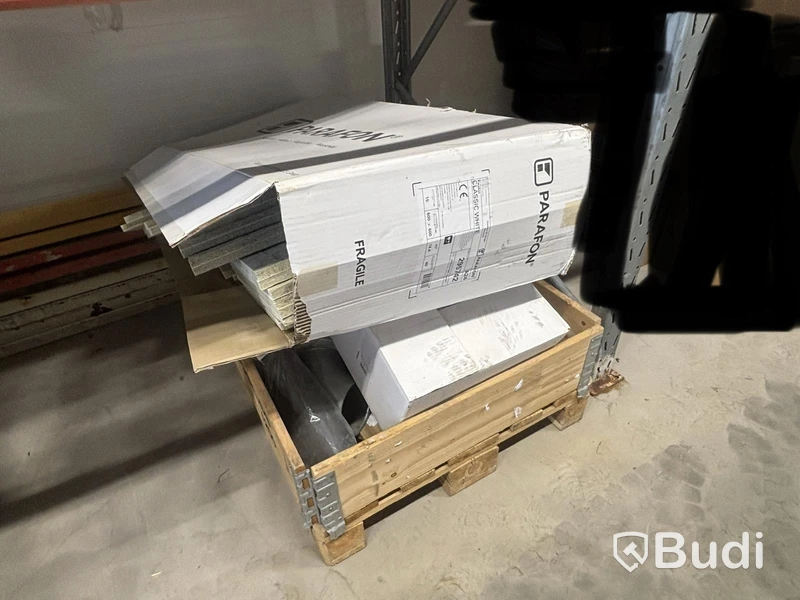 Pallet racking with ventilation parts, assorted items