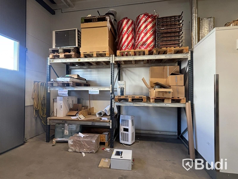 Lot of plumbing/HVAC items, air source heat pumps, assorted parts and units.
