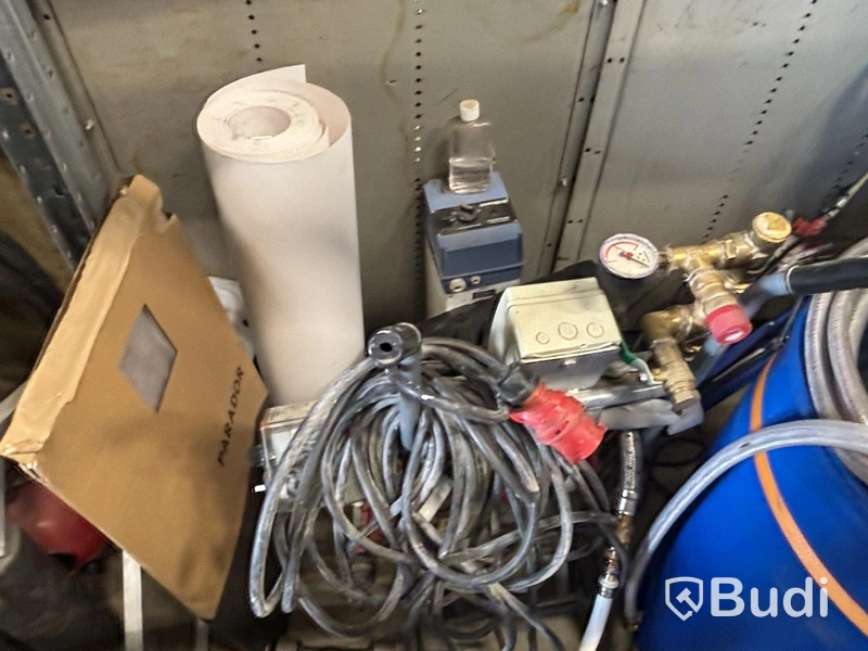 Lot of mixed plumbing and heating materials, etc.